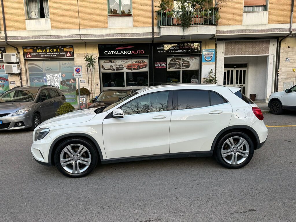 MERCEDES GLA 180D SPORT